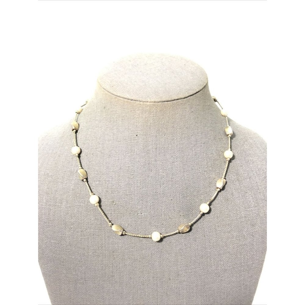 Women’s 18” Adjustable Faux Pearl & Gold Bead Fashion Jewelry Strand Necklace.